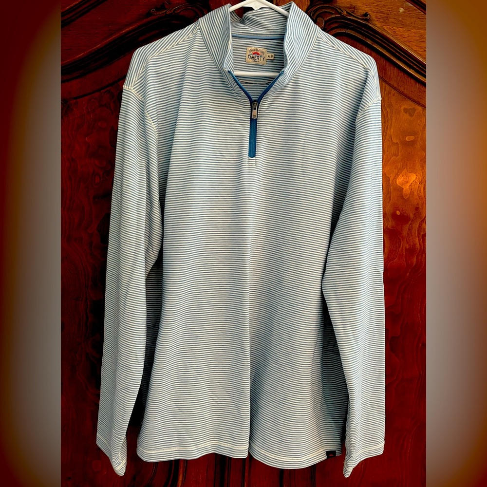 Faherty Men’s Performance 1/4 Zip Blue/White fine stripe Size XL